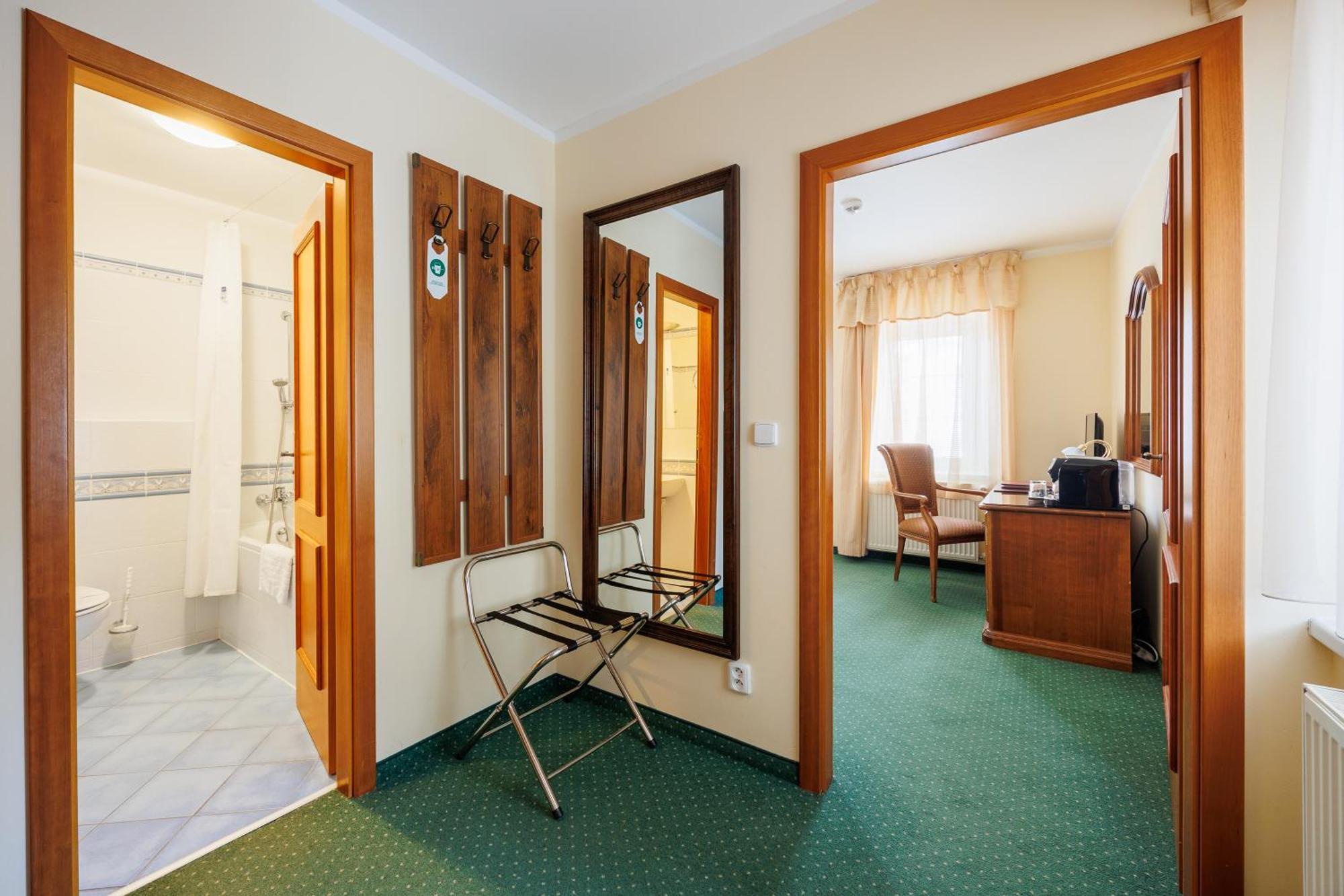 Hotel U Zamecku Cihelny Karlovy Vary Bagian luar foto