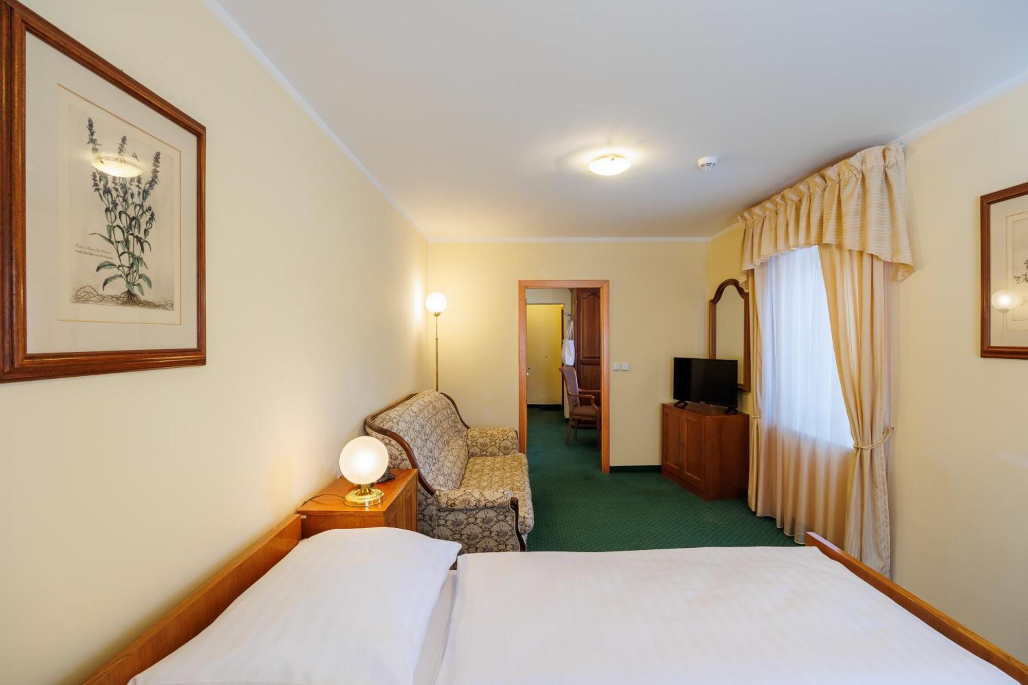 Hotel U Zamecku Cihelny Karlovy Vary Bagian luar foto