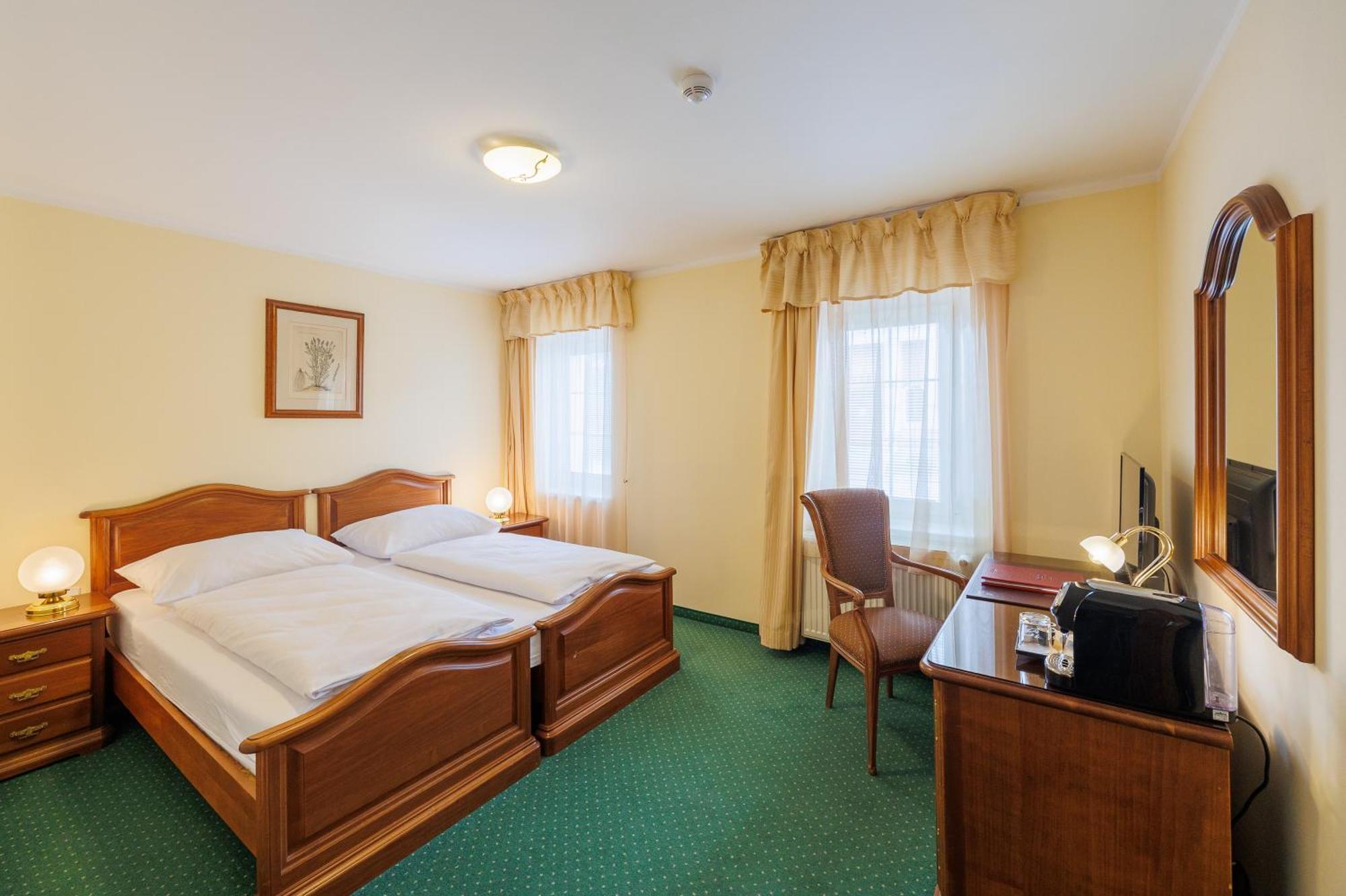 Hotel U Zamecku Cihelny Karlovy Vary Bagian luar foto