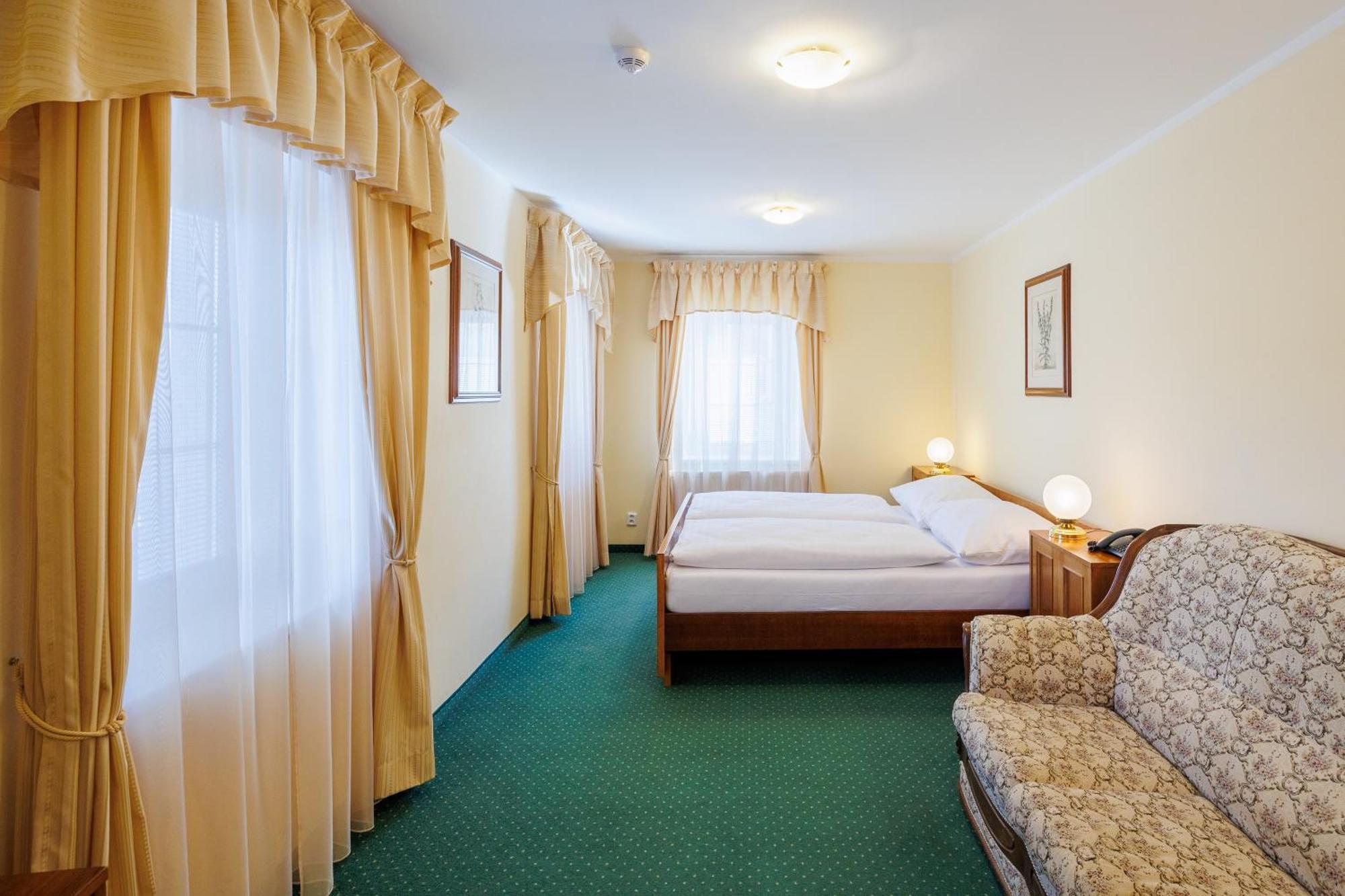 Hotel U Zamecku Cihelny Karlovy Vary Bagian luar foto